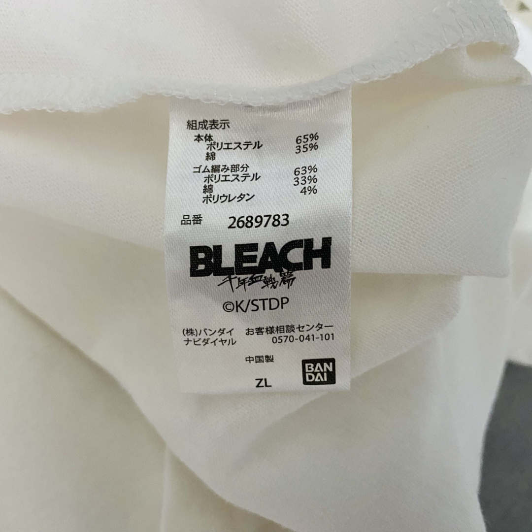 BANDAI(バンダイ)の美品　BLEACH 千年血戦篇 ブリーチ ロゴ＆キービジュアル 半袖Tシャツ　白 メンズのトップス(Tシャツ/カットソー(半袖/袖なし))の商品写真