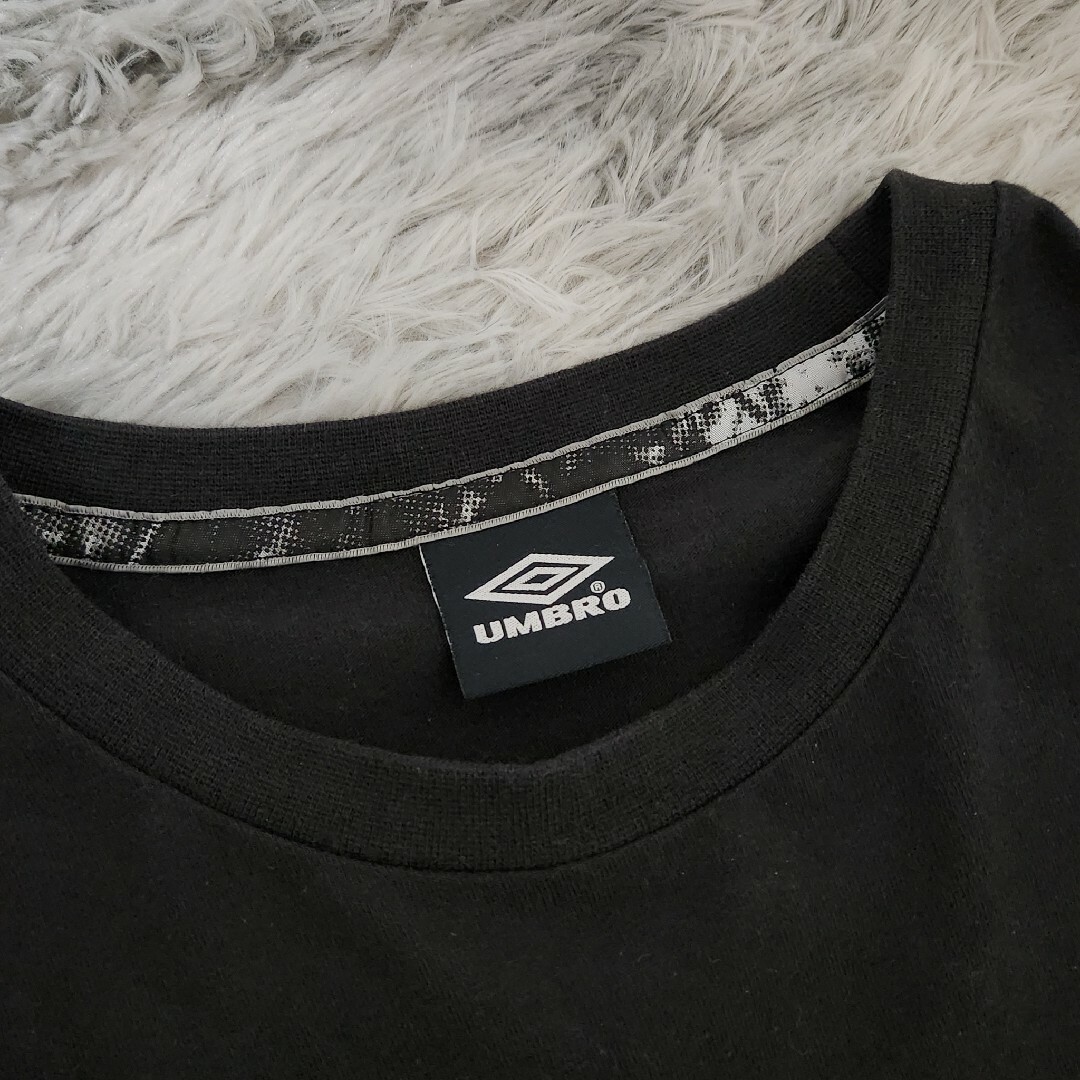 UMBRO(アンブロ)のarchive UMBRO DESCENTE製 ロンT 長袖 刺繍ロゴ 黒ブラッ メンズのトップス(Tシャツ/カットソー(七分/長袖))の商品写真