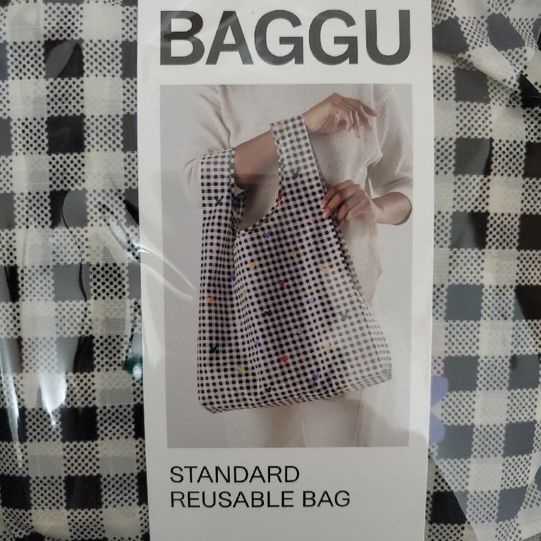 BAGGU(バグゥ)の値下【新品送料込】BAGGU黒ギンガムチェック×ハート柄  スタンダードサイズ レディースのバッグ(エコバッグ)の商品写真