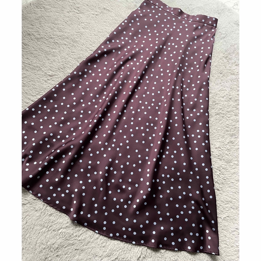 UNITED ARROWS(ユナイテッドアローズ)のUNITED ARROWS サテン ドット セミフレア スカート レディースのスカート(ロングスカート)の商品写真