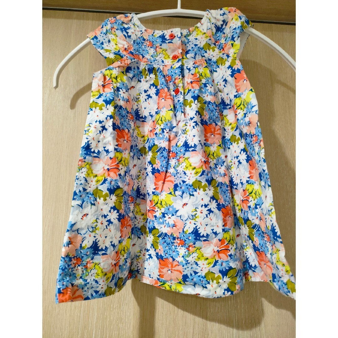 GAP(ギャップ)の女の子 花柄ワンピース2点セット キッズ/ベビー/マタニティのベビー服(~85cm)(ワンピース)の商品写真