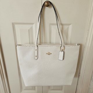 コーチ(COACH)のCOACH　レザートートバッグ　オフホワイト(トートバッグ)