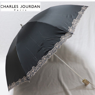 シャルルジョルダン(CHARLES JOURDAN)の《シャルル・ジョルダン》新品 軽量 上品刺繍 晴雨兼用折りたたみ傘 雨傘 日傘 (傘)