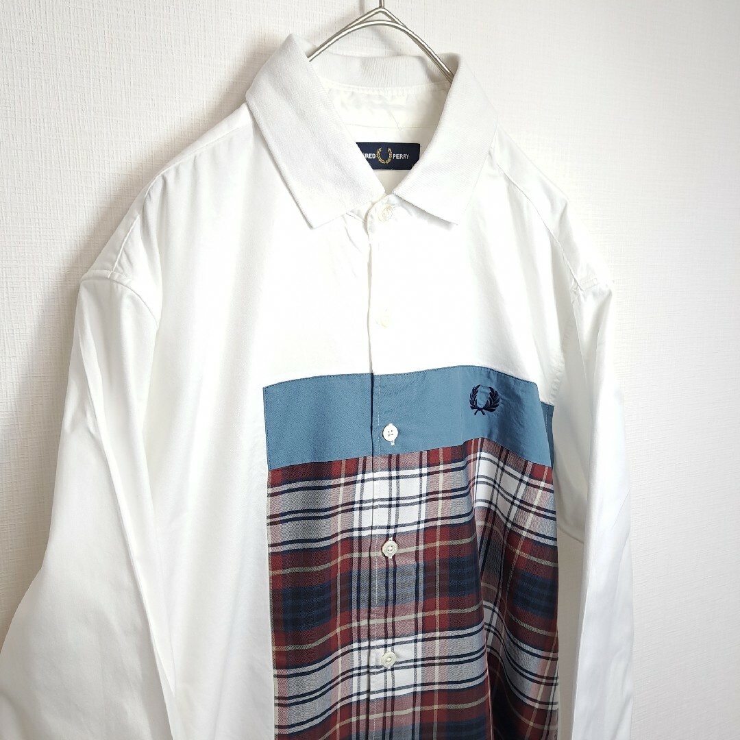 FRED PERRY(フレッドペリー)の【美品】FRED PERRY デザインシャツ 長袖 チェック柄 切替 白 M メンズのトップス(シャツ)の商品写真