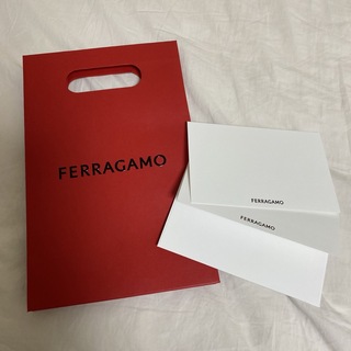 FERRAGAMO フェラガモ　今季　最新　ショッパー　プレゼント用　カード付