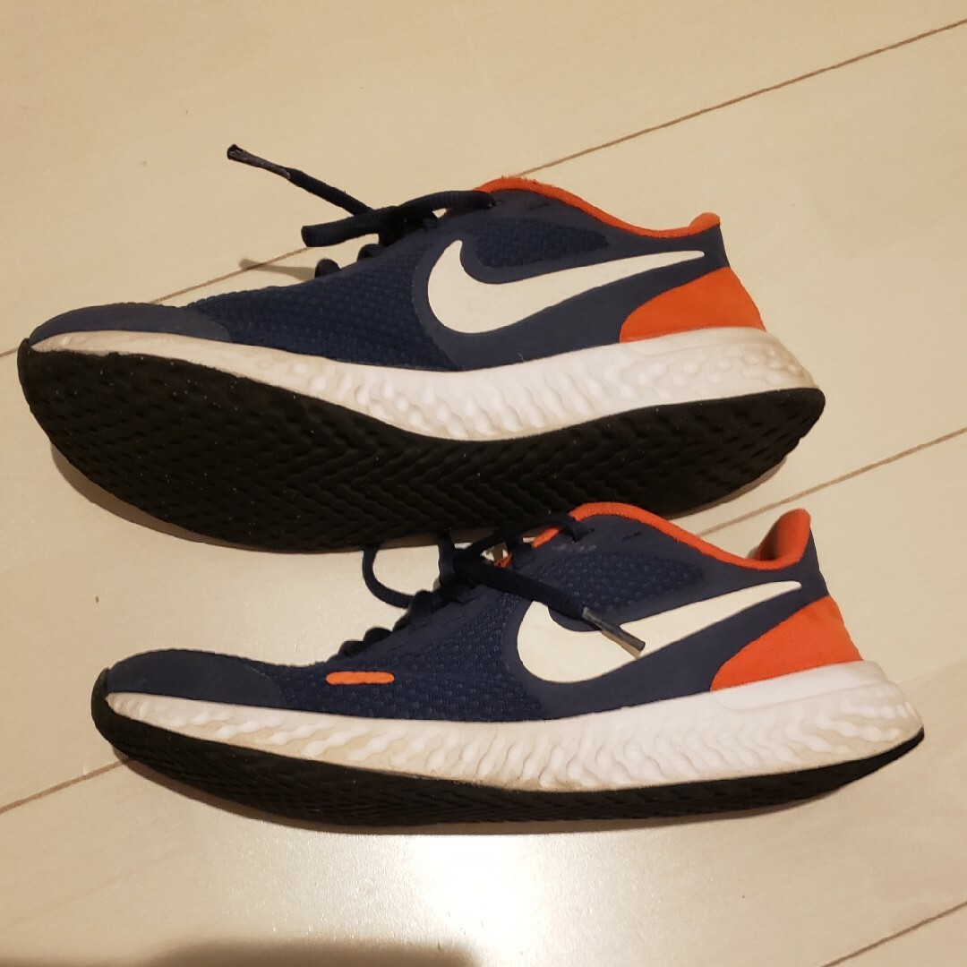 NIKE(ナイキ)の【中古】 ナイキ 靴 23 キッズ/ベビー/マタニティのキッズ靴/シューズ(15cm~)(スニーカー)の商品写真