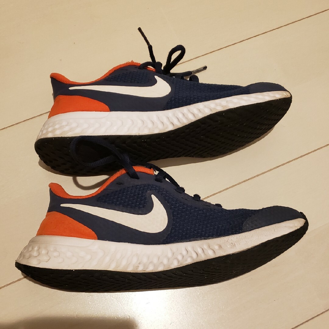 NIKE(ナイキ)の【中古】 ナイキ 靴 23 キッズ/ベビー/マタニティのキッズ靴/シューズ(15cm~)(スニーカー)の商品写真