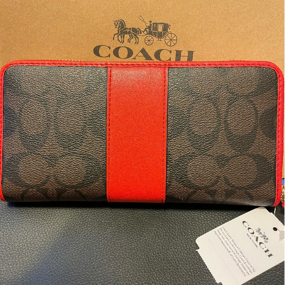 COACH(コーチ)の【新品未使用】COACH コーチ 長財布　ブラウン　レッド　未使用　24時間以内 レディースのファッション小物(財布)の商品写真