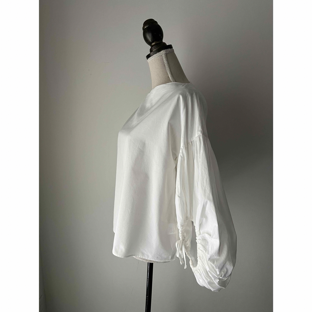 UNITED ARROWS(ユナイテッドアローズ)のホワイト　お袖ふんわりブラウス レディースのトップス(シャツ/ブラウス(長袖/七分))の商品写真