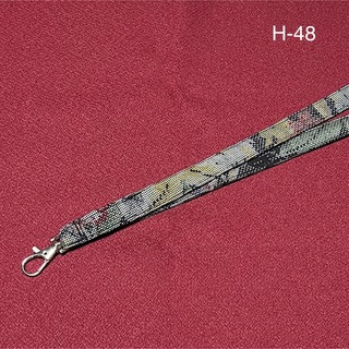 H-48再販　ハンドメイド　着物リメイク　大島紬　ネックストラップ(キーホルダー/ストラップ)