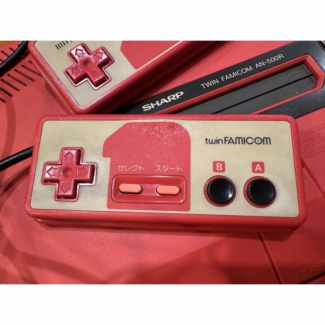 SHARP(シャープ)のSHARP ツインファミコン 本体（ジャンク品） エンタメ/ホビーのゲームソフト/ゲーム機本体(家庭用ゲーム機本体)の商品写真