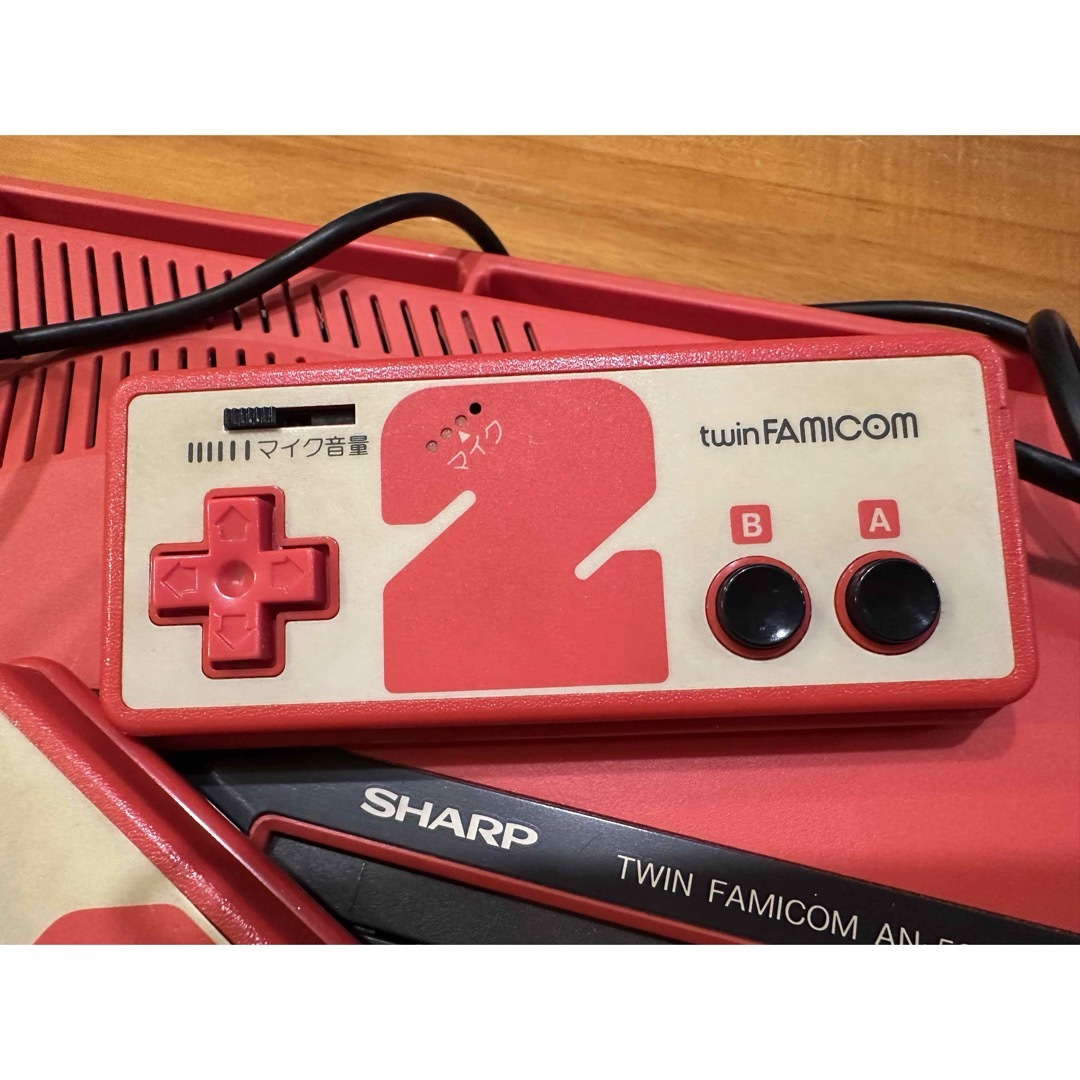 SHARP(シャープ)のSHARP ツインファミコン 本体（ジャンク品） エンタメ/ホビーのゲームソフト/ゲーム機本体(家庭用ゲーム機本体)の商品写真