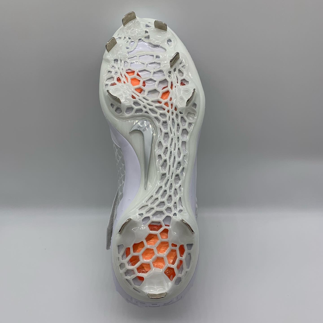 NIKE - NIKE 野球 スパイク ホワイト 白 28㎝ ミドルカット 金具 NIKE - NIKE 野球 スパイク ホワイト 白 28㎝ ミドルカット 金具