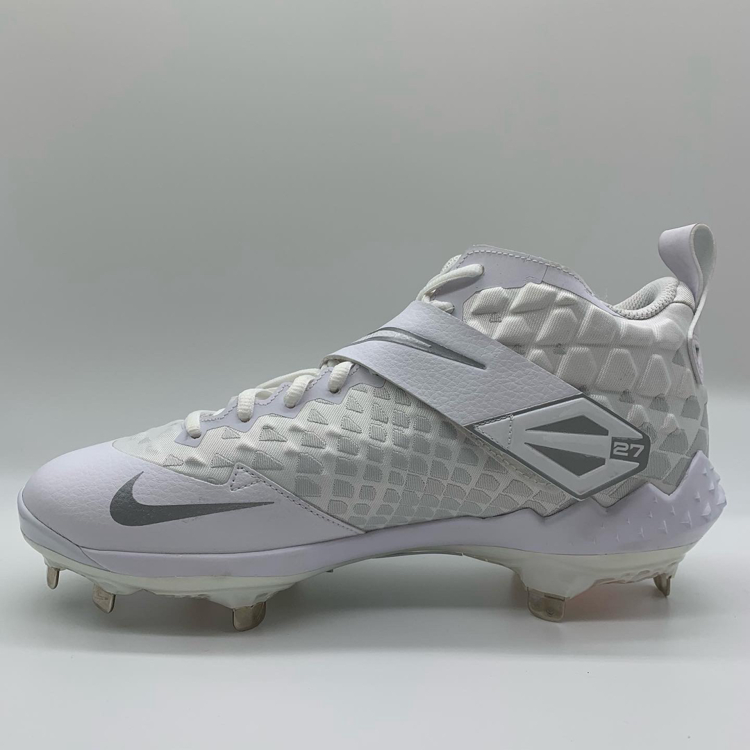 NIKE - NIKE 野球 スパイク ホワイト 白 28㎝ ミドルカット 金具 NIKE - NIKE 野球 スパイク ホワイト 白 28㎝ ミドルカット 金具