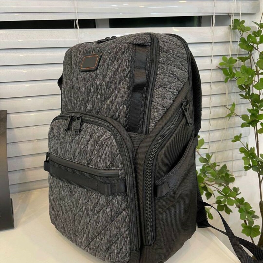 TUMI(トゥミ)のTUMI ALPHA BRAVO「サーチ」バックパック グレーニット レディースのバッグ(リュック/バックパック)の商品写真