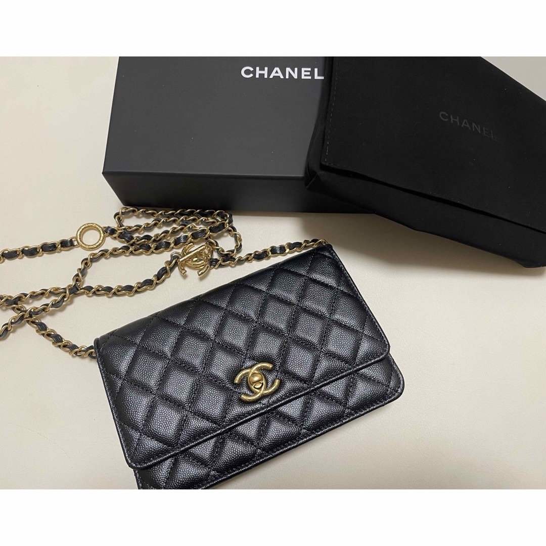 CHANEL(シャネル)のシャネル　チェーンウォレット　23年　完売品　限定　キャビア　ブラック レディースのバッグ(ハンドバッグ)の商品写真