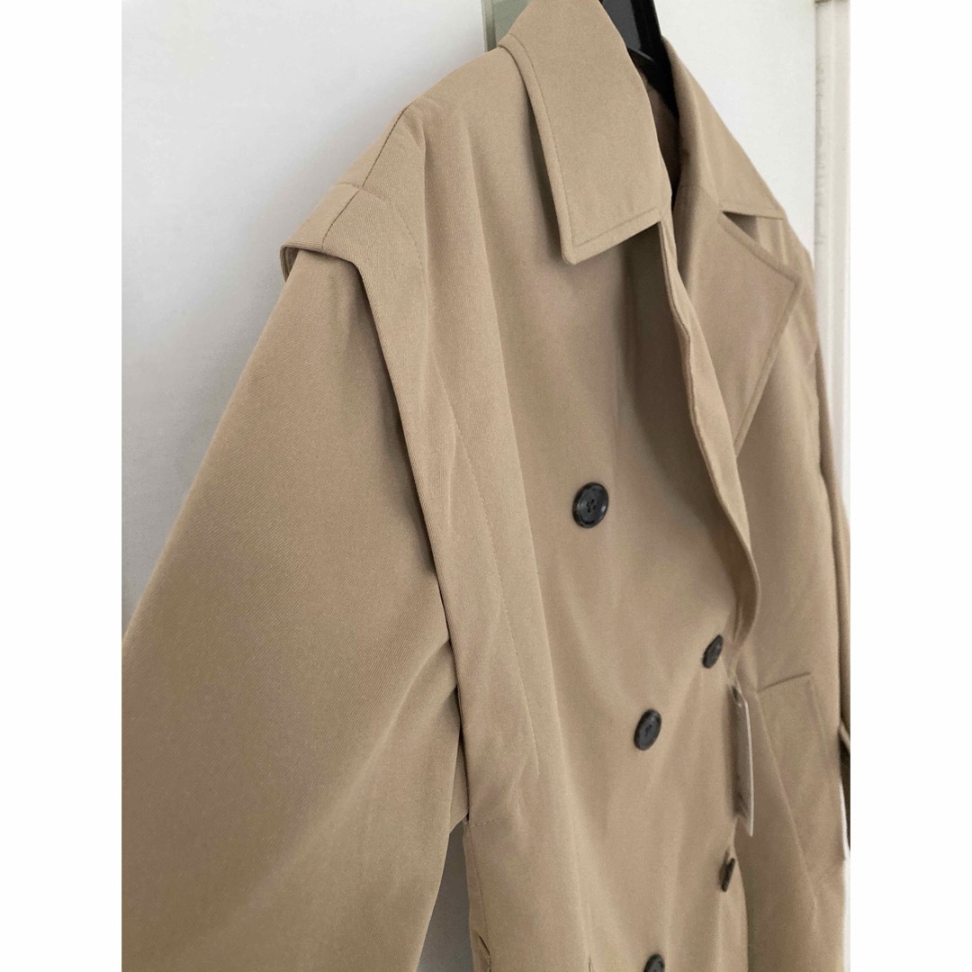 GU(ジーユー)の新品未使用　ＧＵレディース2WAYトレンチコートＭサイズ 袖取り外し可タグ付き　 レディースのジャケット/アウター(トレンチコート)の商品写真