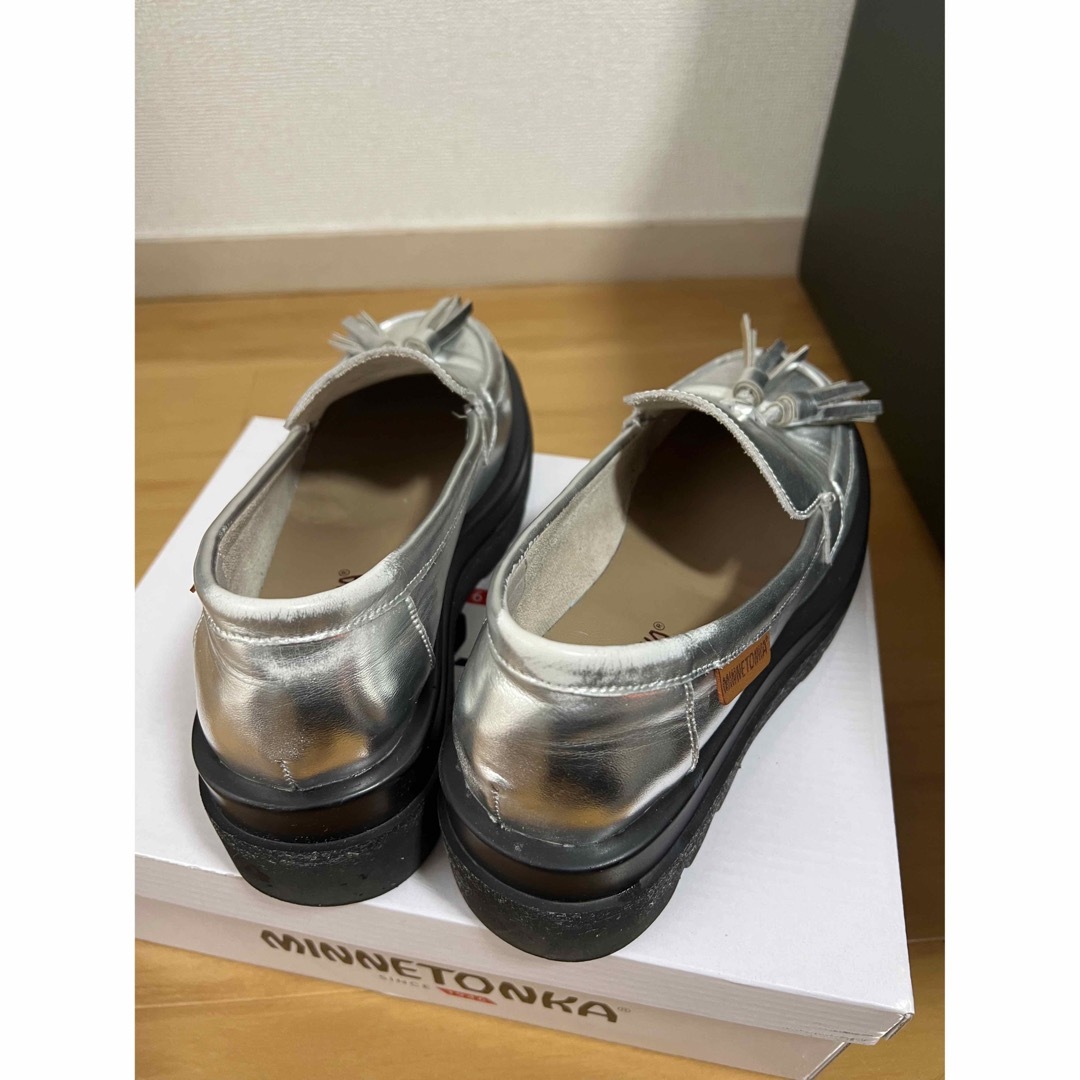 ローファー MINNETONKA ミネトンカ 厚底タッセルローファー 23M02 レディースの靴/シューズ(ローファー/革靴)の商品写真