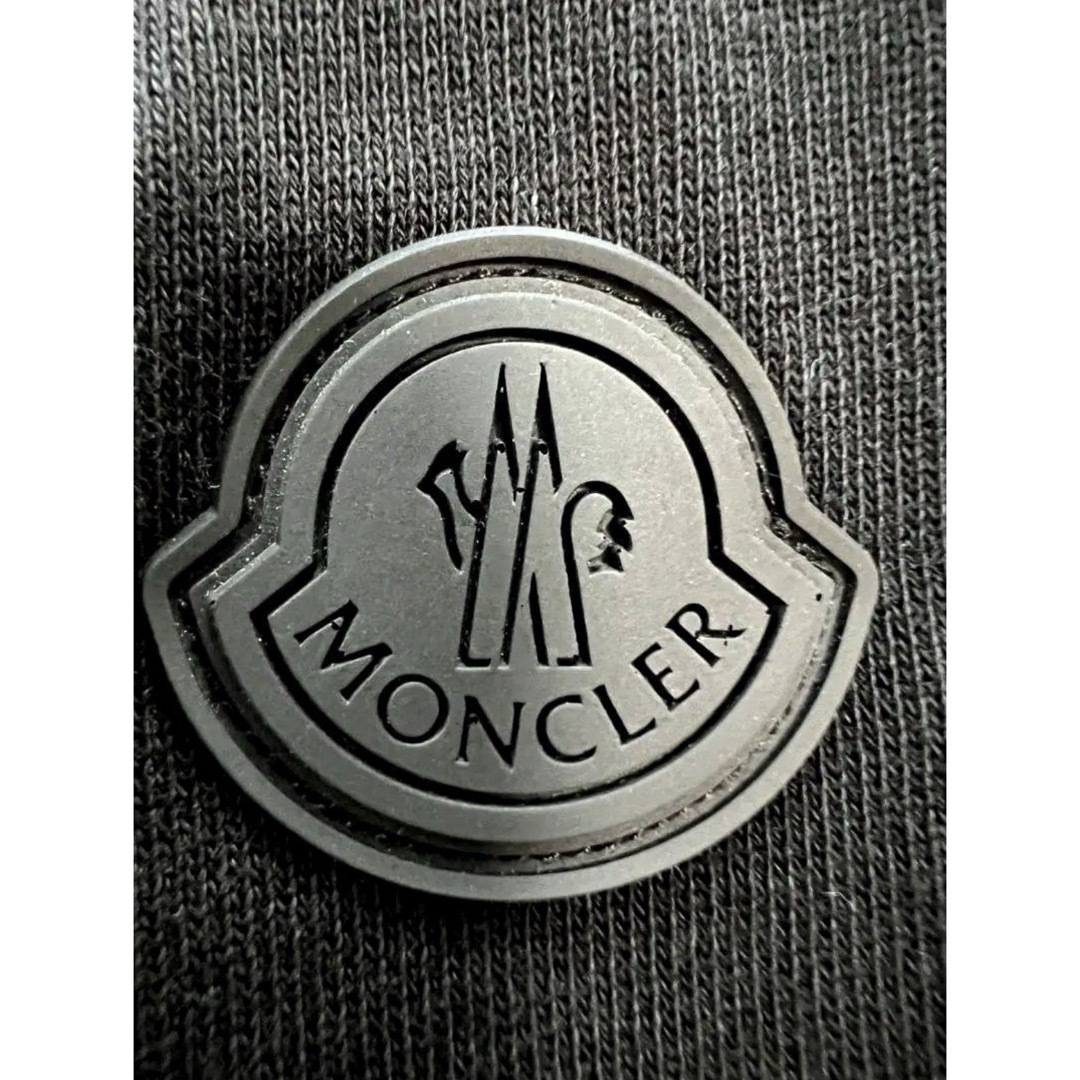 MONCLER(モンクレール)の［新品同様］モンクレール　リフレクト　ロゴパーカー　ブラック レディースのトップス(パーカー)の商品写真