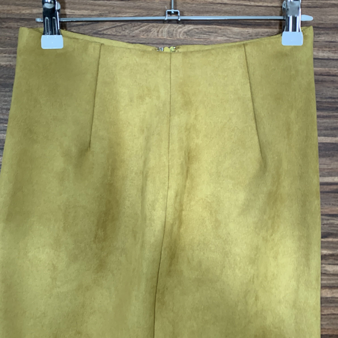 ur's(ユアーズ)のUR'S ユアーズ スカート Sサイズ 黄土色 無地 スリット レディースのスカート(ひざ丈スカート)の商品写真