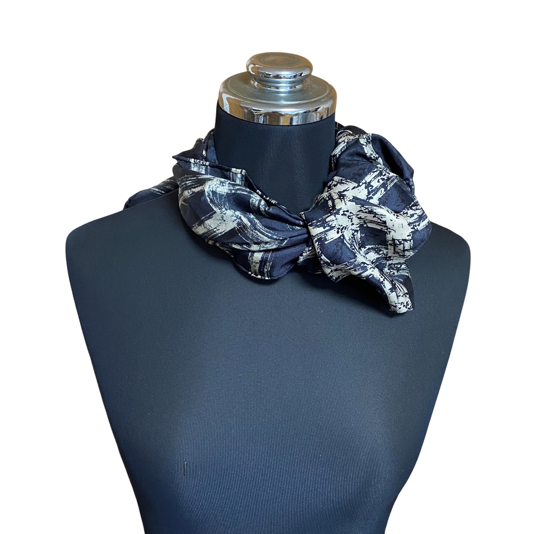 BURBERRY(バーバリー)のバーバリー　小判スカーフ　グレーチェック　良品　 レディースのファッション小物(バンダナ/スカーフ)の商品写真