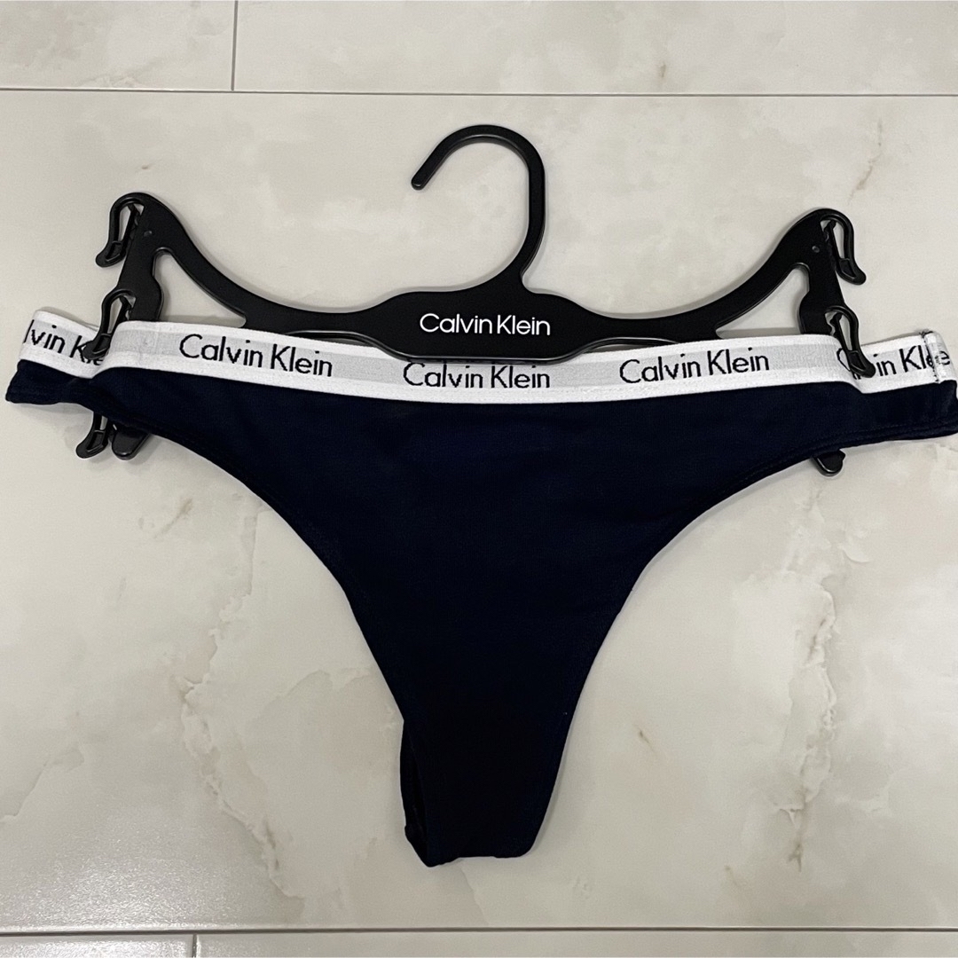 Calvin Klein(カルバンクライン)の新品未使用　カルバンクライン Tバック　ウェストロゴ　タンガ　S レディースの下着/アンダーウェア(ショーツ)の商品写真