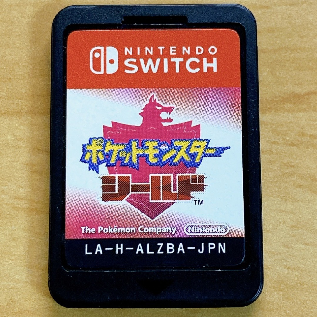 Nintendo Switch(ニンテンドースイッチ)のポケットモンスター シールド　ソフトのみ エンタメ/ホビーのゲームソフト/ゲーム機本体(家庭用ゲームソフト)の商品写真