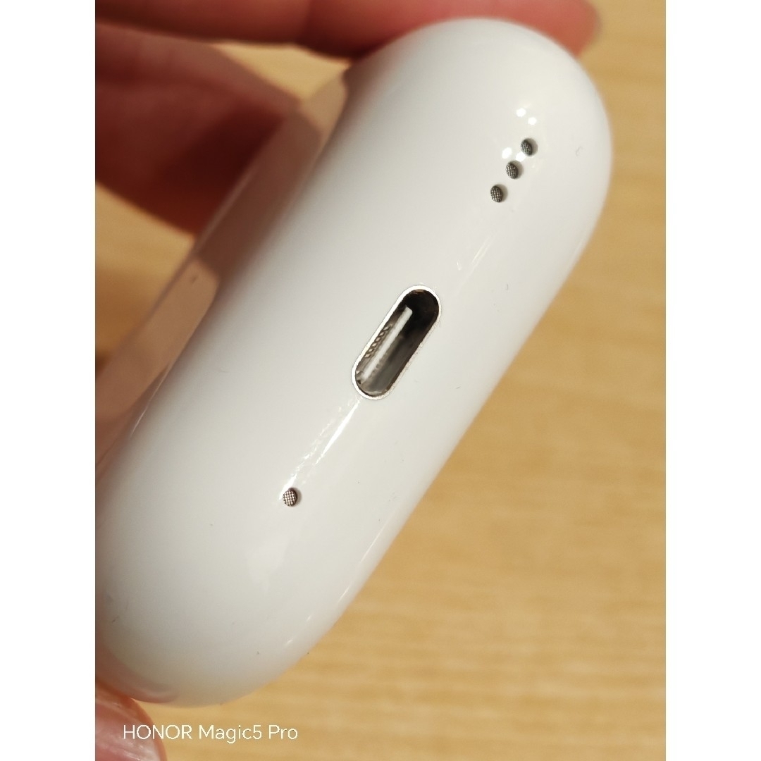 Apple(アップル)の【極美品】AirPodsPro 第2世代+Michael Korsケース付き スマホ/家電/カメラのオーディオ機器(ヘッドフォン/イヤフォン)の商品写真