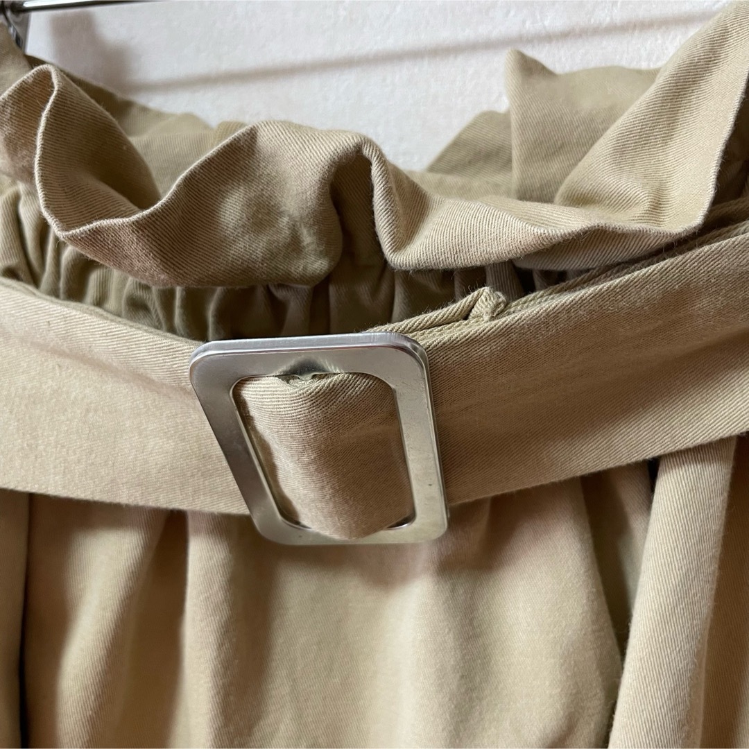 fifth(フィフス)のベージュ　フレアロングスカート　ベルト付き レディースのスカート(ロングスカート)の商品写真