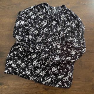 ユニクロ(UNIQLO)のUNIQLO☆花柄ブラウス L(シャツ/ブラウス(長袖/七分))