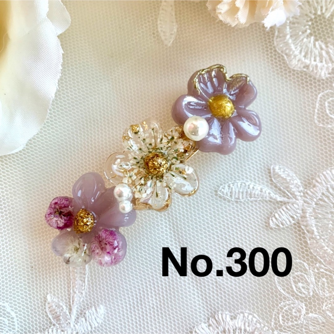 お花の形のバレッタ(パープル) ハンドメイドのアクセサリー(ヘアアクセサリー)の商品写真