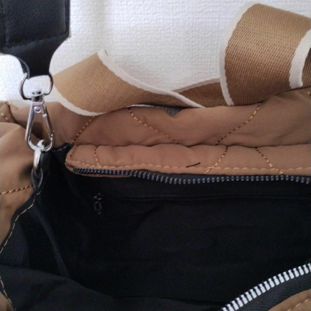 キルティング　小型　トートバック　大容量　ブラウン　茶色　人気　ショルダーバッグ メンズのバッグ(トートバッグ)の商品写真