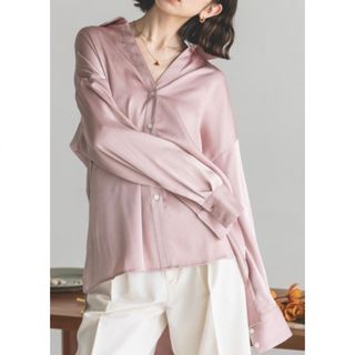 ジーナシス(JEANASIS)のほぼ新品★ジーナシス　定価12000円　シャツ　サテンシャツ(シャツ/ブラウス(長袖/七分))