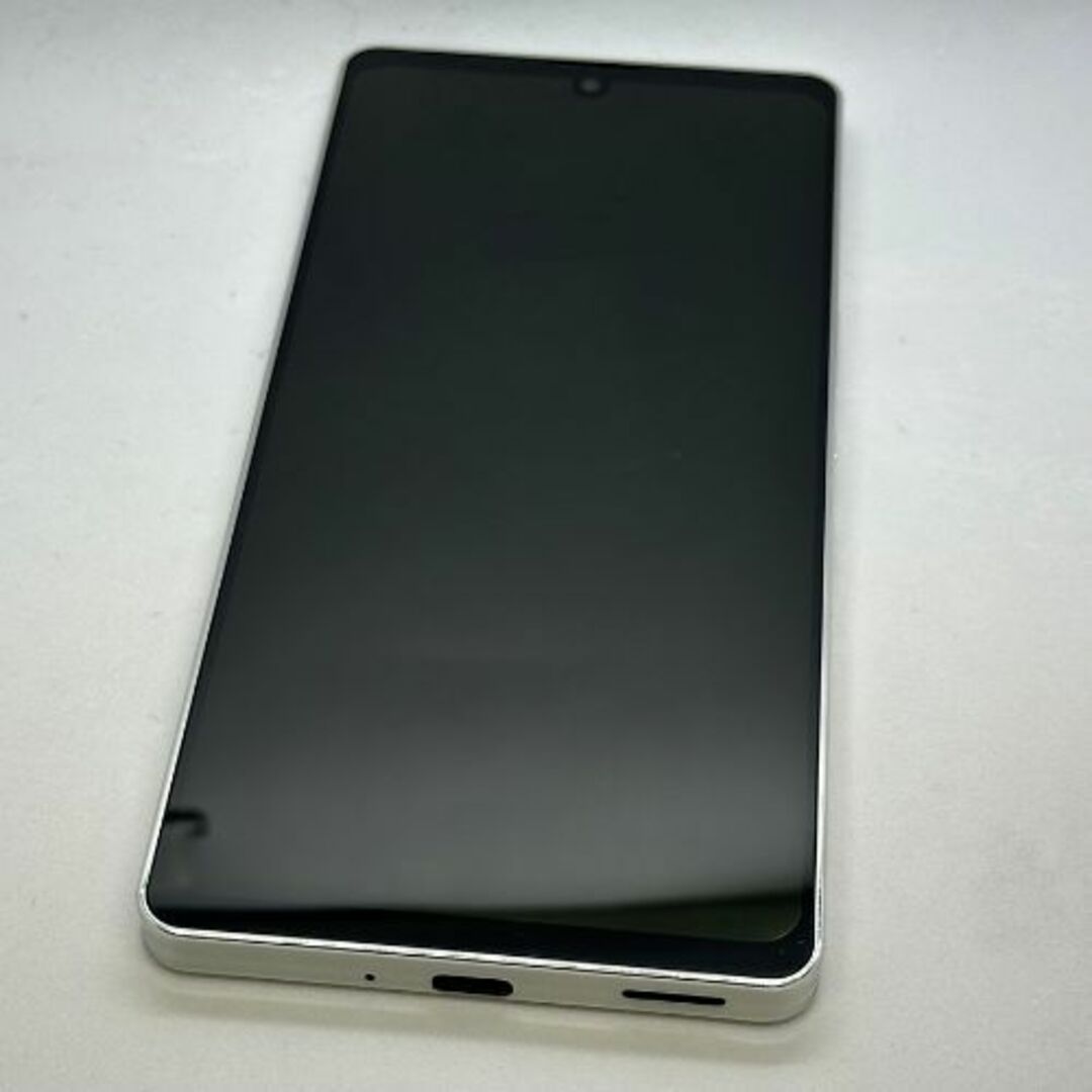 【中古Dランク】au AQUOS zero6 SHG04 ホワイト SIMロック解除済 【7日間保証】 スマホ/家電/カメラのスマートフォン/携帯電話(スマートフォン本体)の商品写真