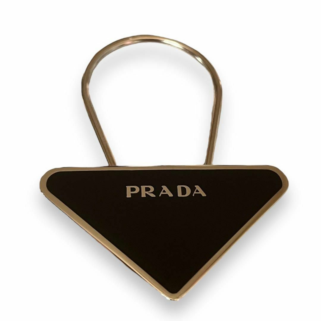 PRADA(プラダ)の極美品　プラダ　正規品　三角ロゴ　キーホルダー　ブラック×シルバー レディースのファッション小物(キーホルダー)の商品写真