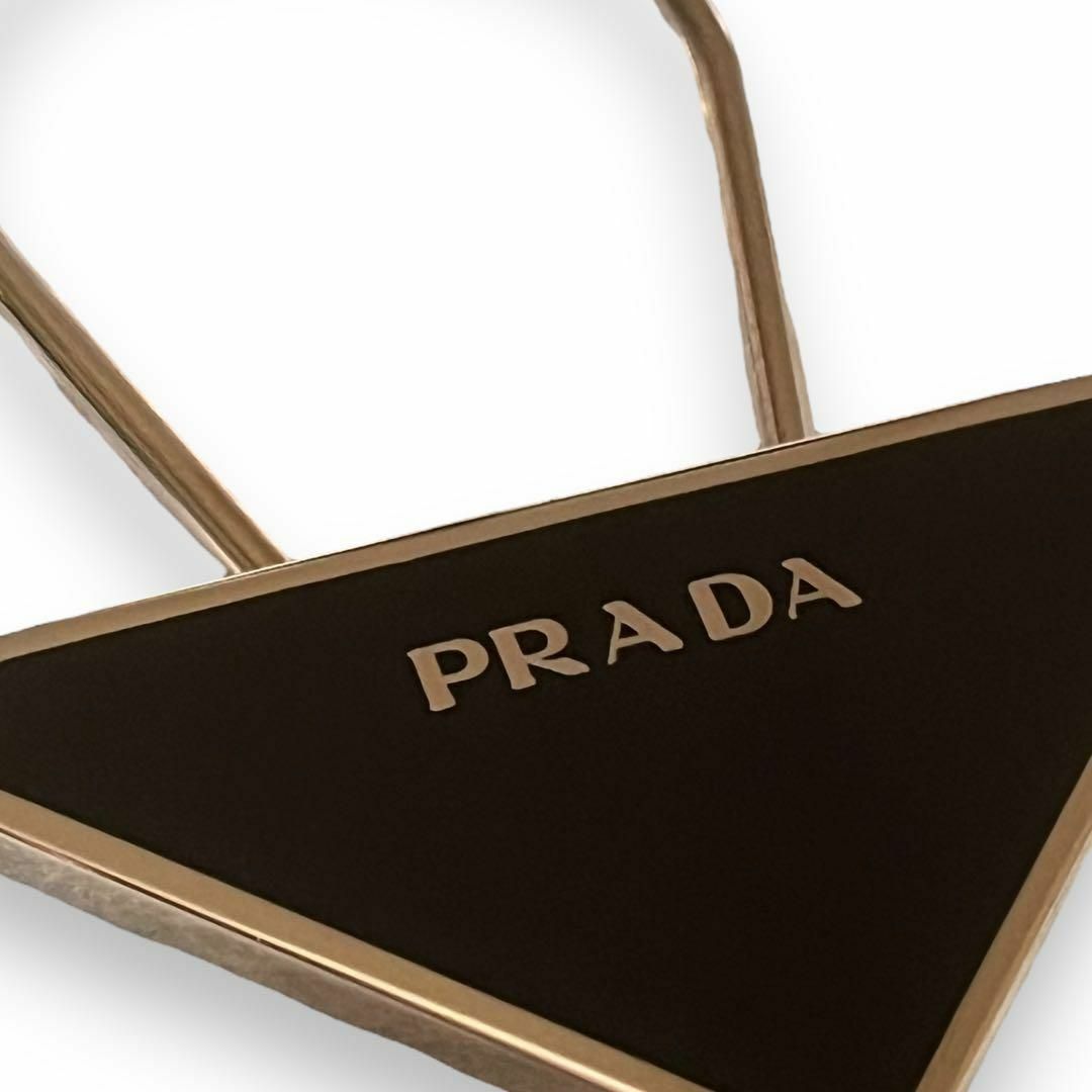 PRADA(プラダ)の極美品　プラダ　正規品　三角ロゴ　キーホルダー　ブラック×シルバー レディースのファッション小物(キーホルダー)の商品写真