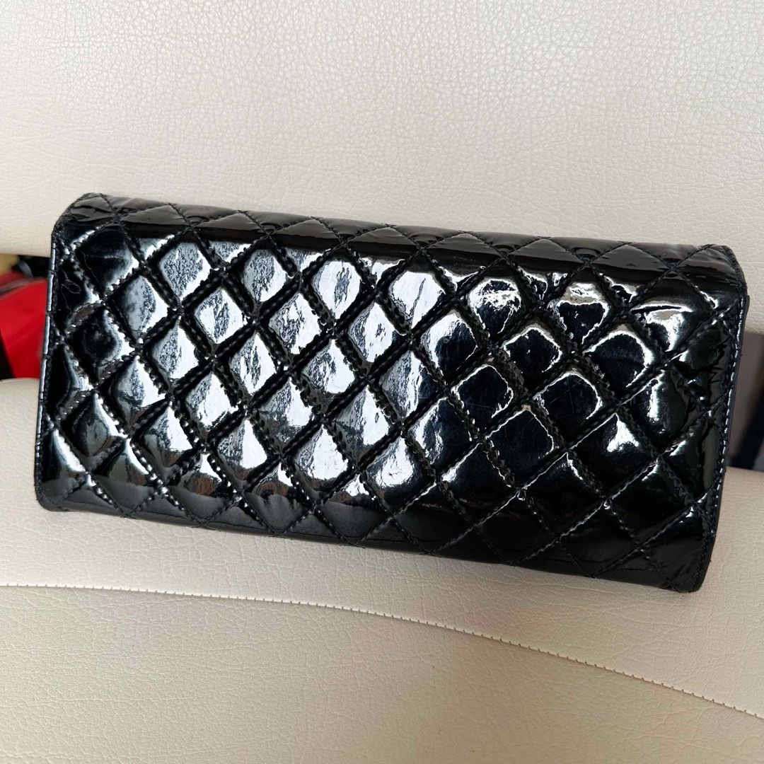 CHANEL(シャネル)の【CHANEL】 エナメルマトラッセチェーンウォレット　ブラック　ブリリアント レディースのバッグ(ショルダーバッグ)の商品写真