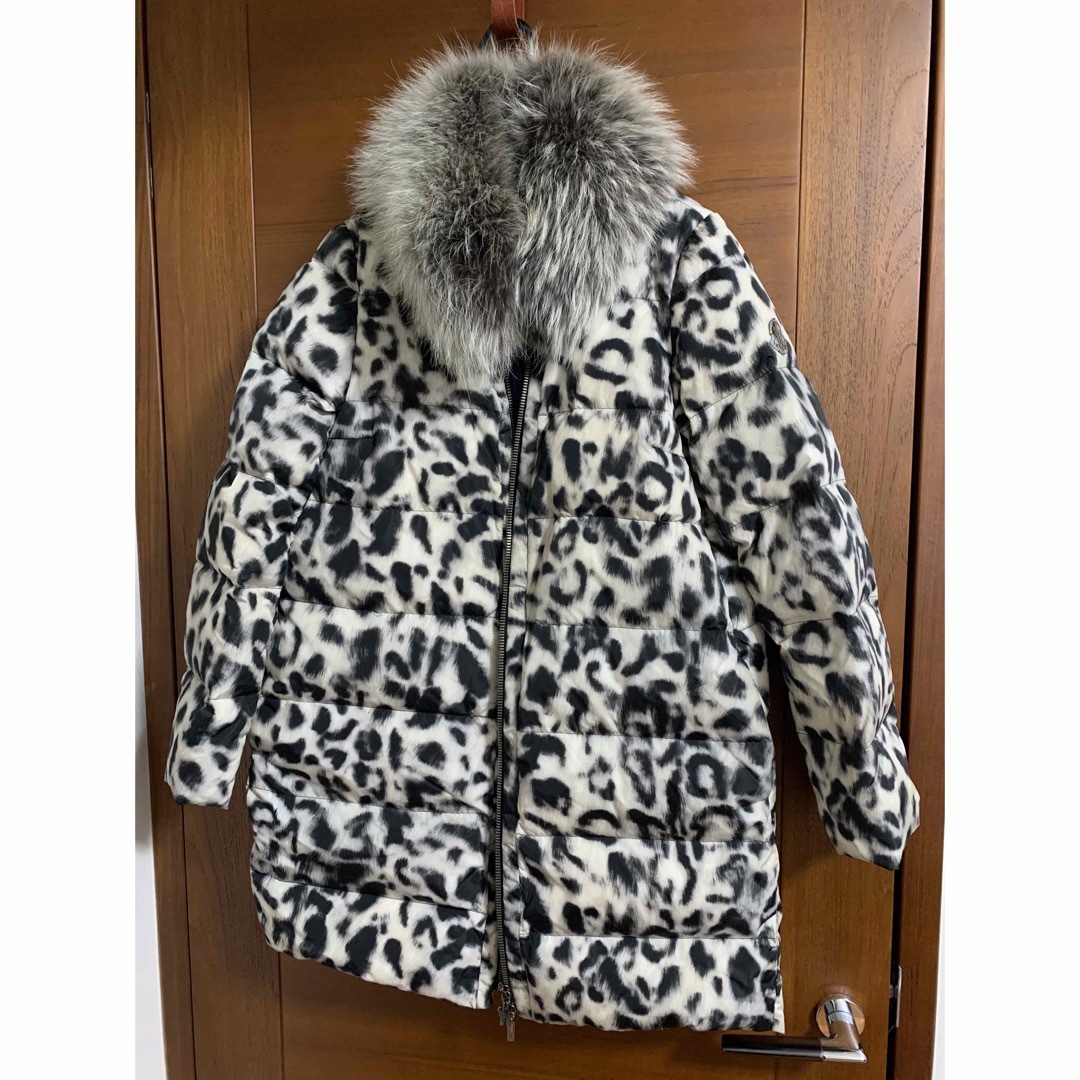 MONCLER(モンクレール)のレア　モンクレール　ガムルージュ  ru-ping 2 ファー　moncler レディースのジャケット/アウター(ダウンジャケット)の商品写真