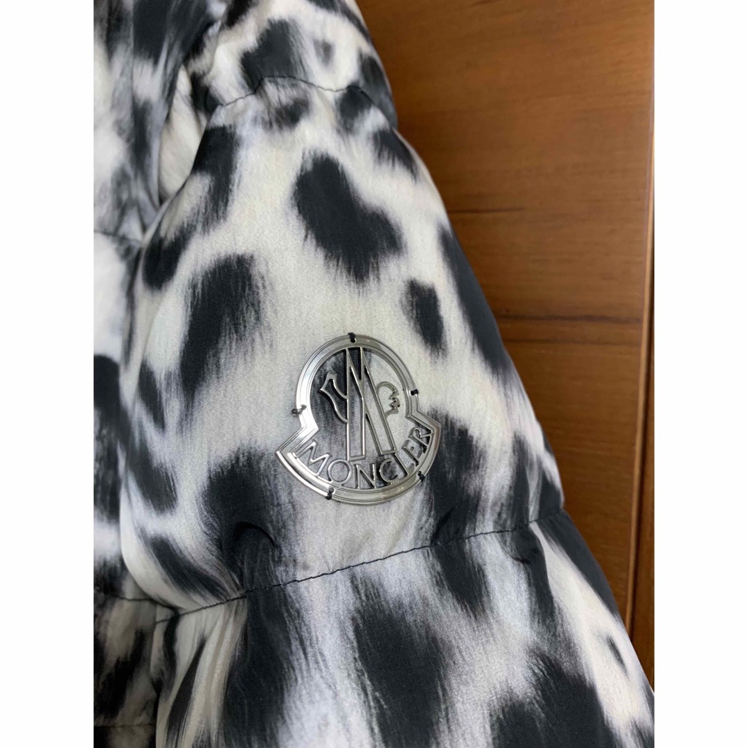 MONCLER(モンクレール)のレア　モンクレール　ガムルージュ  ru-ping 2 ファー　moncler レディースのジャケット/アウター(ダウンジャケット)の商品写真