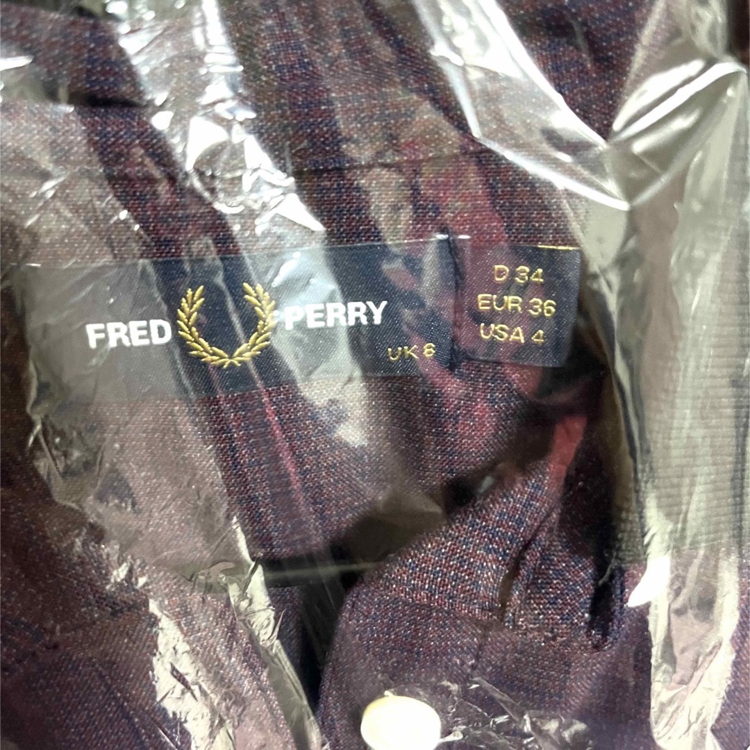 FRED PERRY(フレッドペリー)のFRED PERRY シャツワンピース　マルーン レディースのワンピース(ひざ丈ワンピース)の商品写真