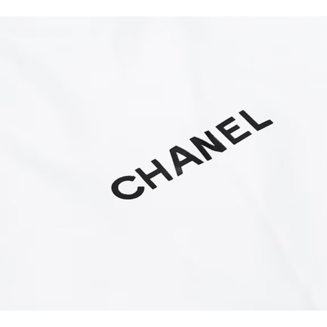CHANEL(シャネル)のシャネルノベルティミニバッグ　新品未使用品白 レディースのバッグ(トートバッグ)の商品写真