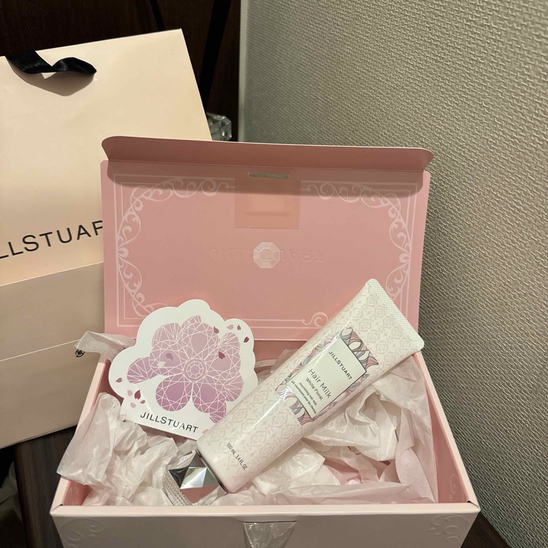 JILLSTUART(ジルスチュアート)のjillstuart ヘアミルク　100ml プレゼント用 コスメ/美容のヘアケア/スタイリング(トリートメント)の商品写真