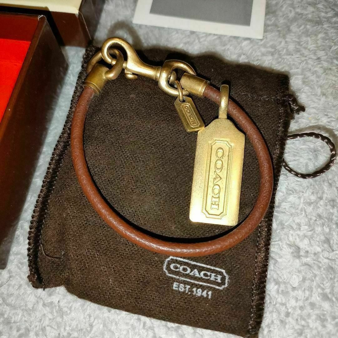 COACH(コーチ)のコーチ ブレスレット COACH バングル レザー 革 本革 箱付き 金 金具 レディースのアクセサリー(ブレスレット/バングル)の商品写真