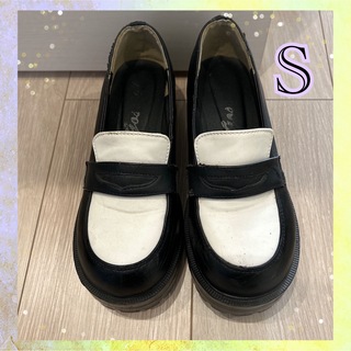 ローファー　 靴　ブラック　ホワイト　厚底　かわいい　韓国　シンプル(ローファー/革靴)
