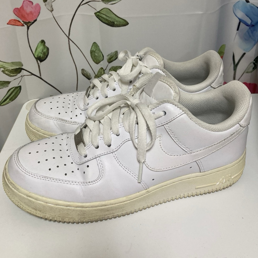 NIKE(ナイキ)のNIKE エアフォース1 WHITE  25.5cm メンズの靴/シューズ(スニーカー)の商品写真