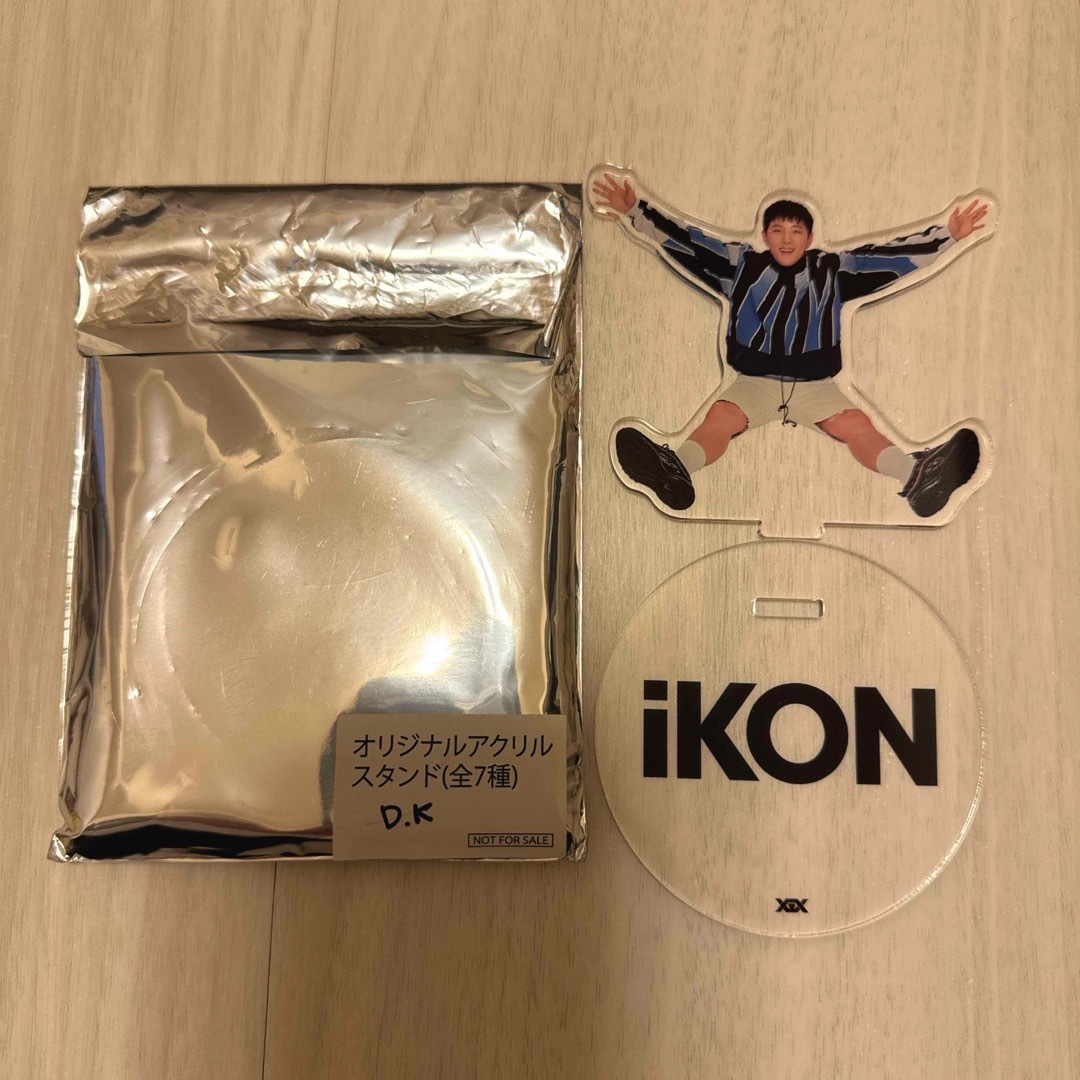 iKON(アイコン)のiKON アクリルスタンドD.K エンタメ/ホビーのタレントグッズ(アイドルグッズ)の商品写真