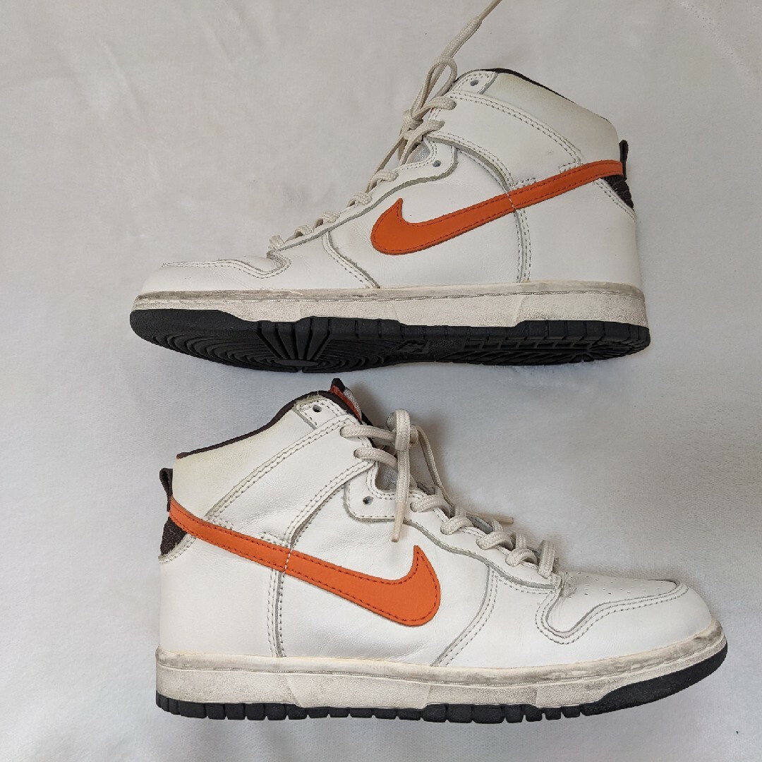 NIKE(ナイキ)のNIKE　DUNK HIGH　travisScott　着用　モデル　24.0㎝ メンズの靴/シューズ(スニーカー)の商品写真