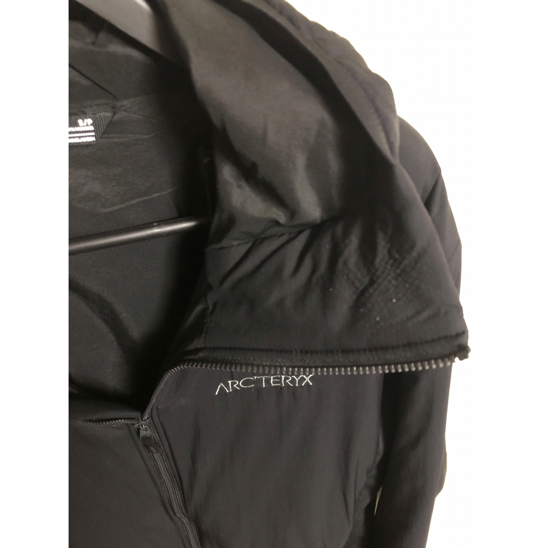 ARC'TERYX(アークテリクス)のアークテリクスアトムフーディー　Sサイズ メンズのジャケット/アウター(ナイロンジャケット)の商品写真