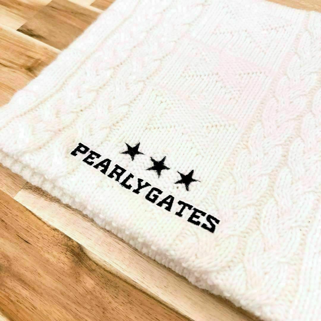 PEARLY GATES(パーリーゲイツ)の廃盤/ゆるかわ【パーリーゲイツ】ケーブルニット ゴルフ ネックウォーマー 白×紺 スポーツ/アウトドアのゴルフ(ウエア)の商品写真