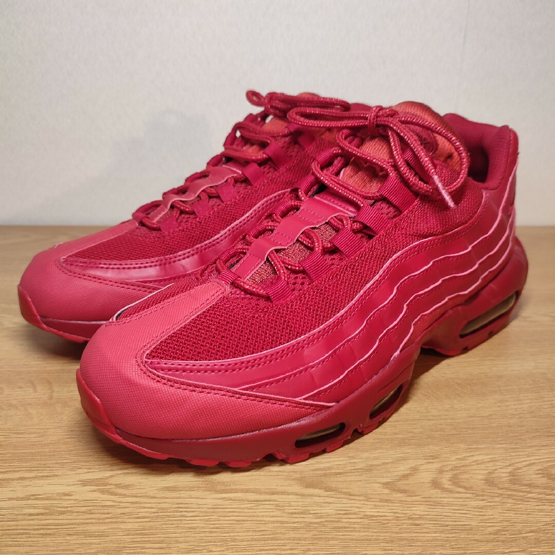 NIKE(ナイキ)の新品 大人気 NIKE AIR MAX 95 "TRIPLE RED" 28 メンズの靴/シューズ(スニーカー)の商品写真